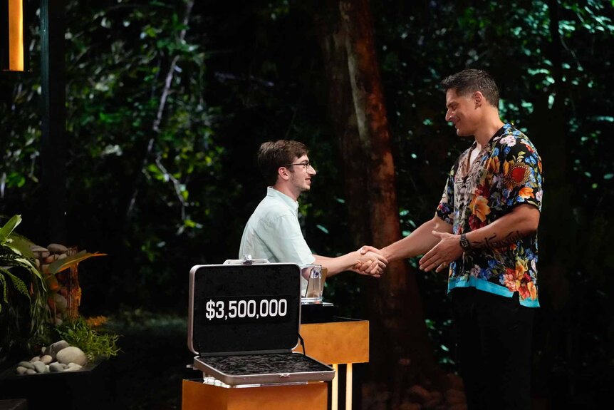 Aron Barbell and Joe Manganiello shake hands in Deal or No Deal Island Episode 110.