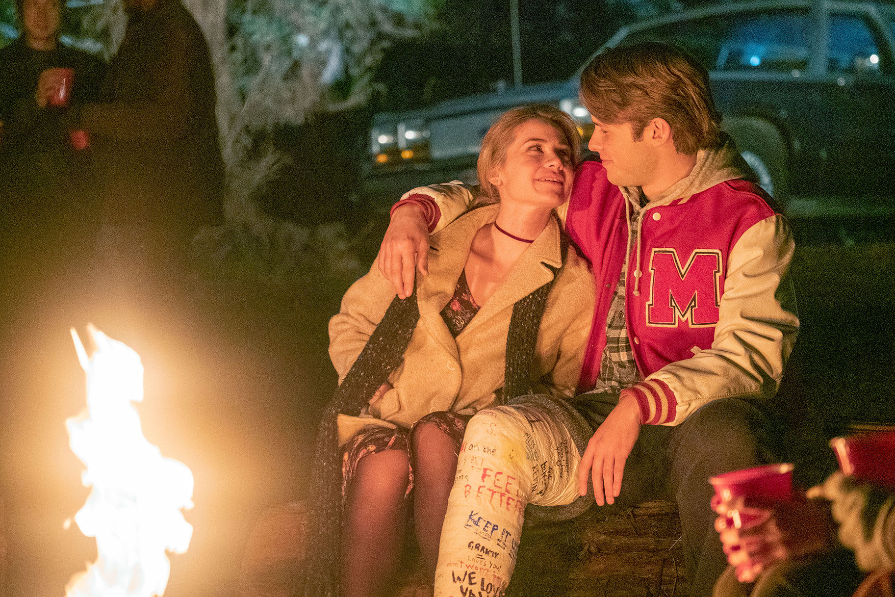 This Is Us' Teenage Sophie And Kevin At A Bonfire