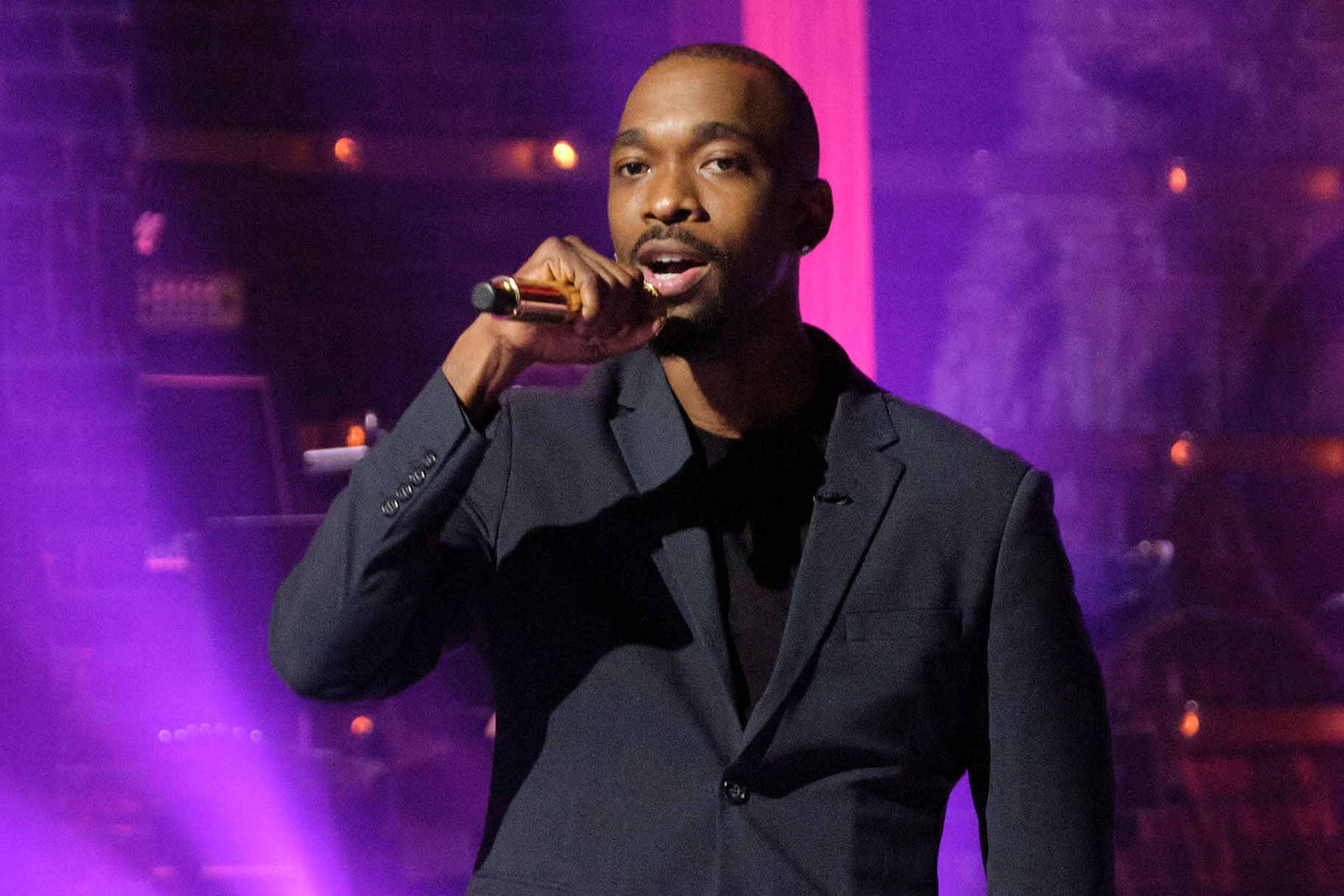 Jay Pharoah holding a mic to his mouth