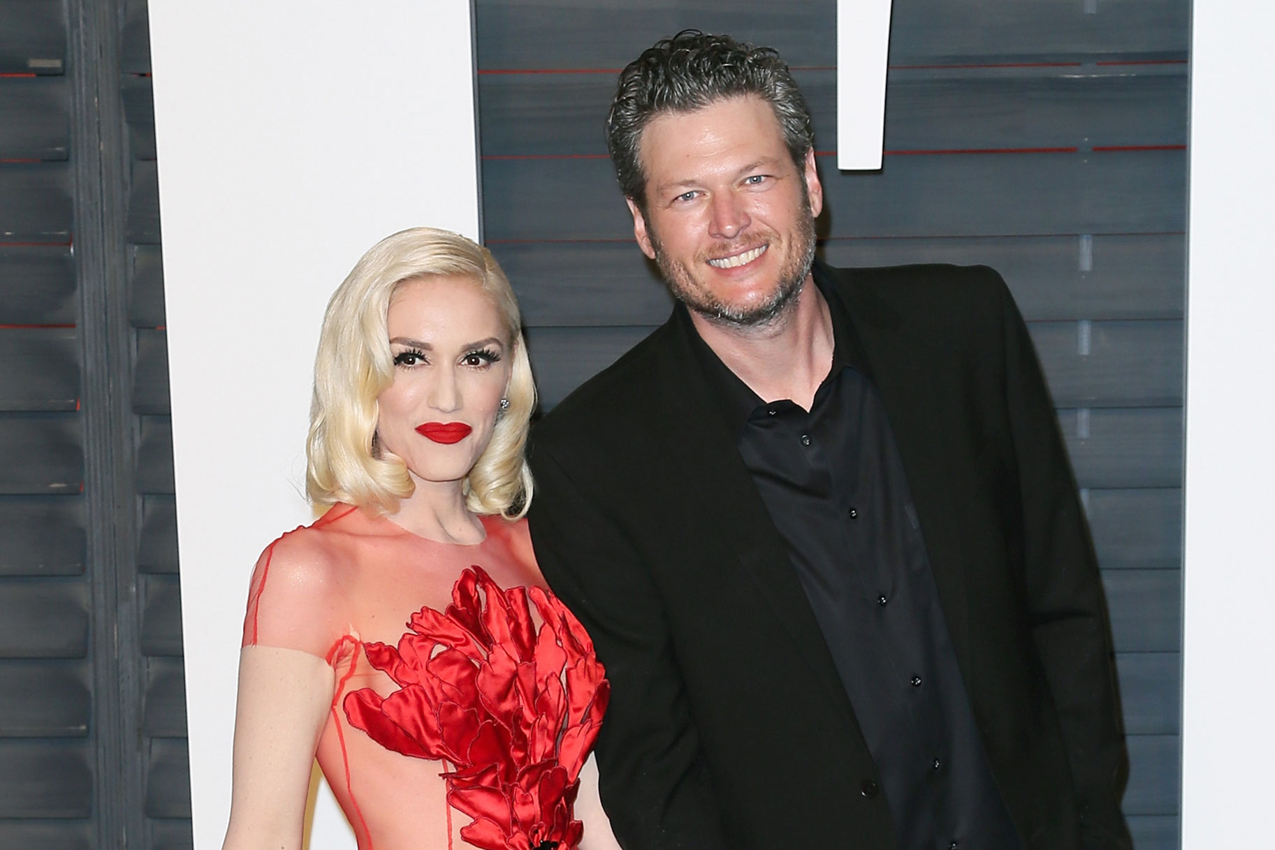 Gwen Stefani and Blake Shelton attend the 2016 Vanity Fair Oscars party