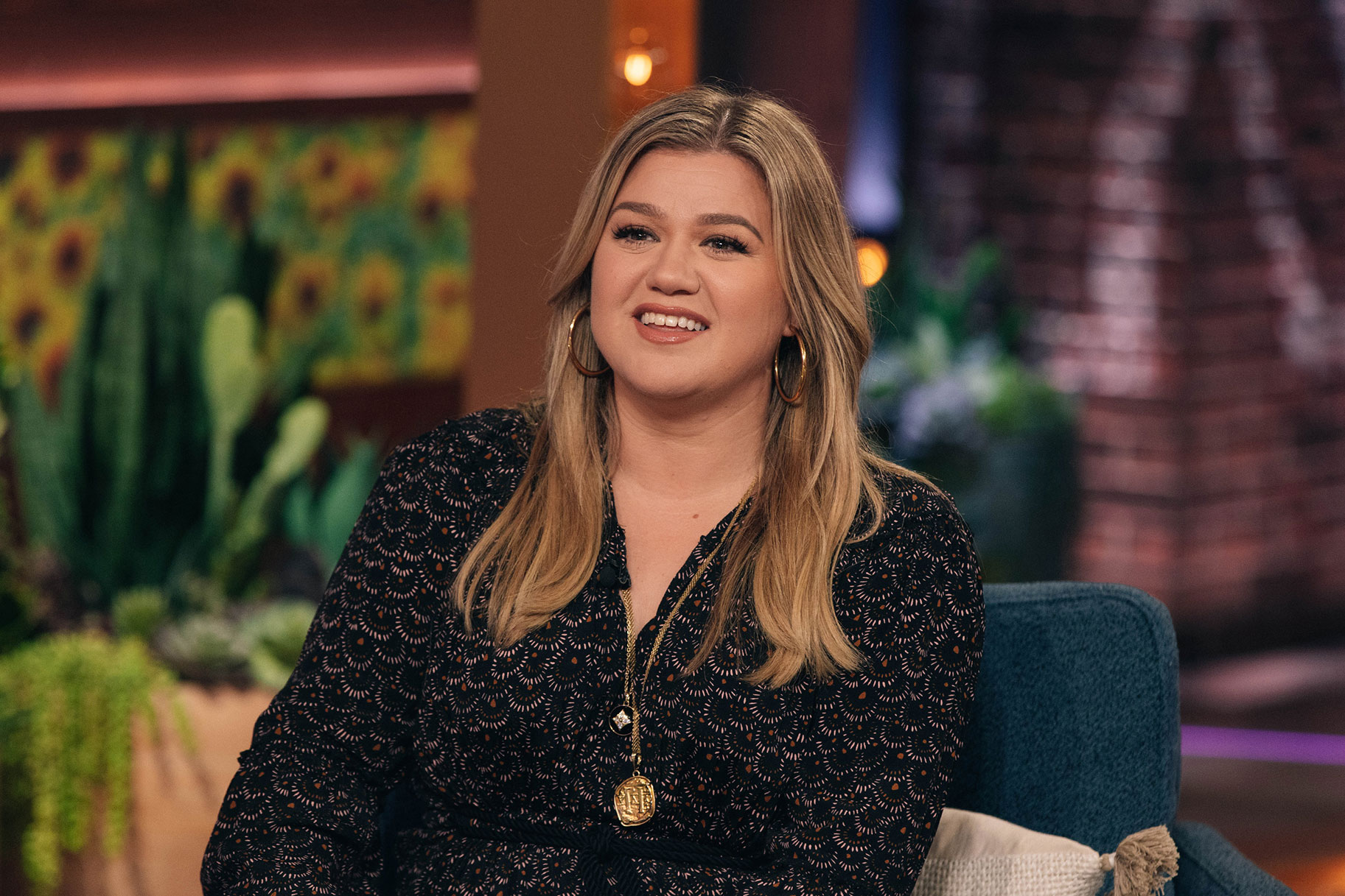 Close up of Kelly Clarkson smiling
