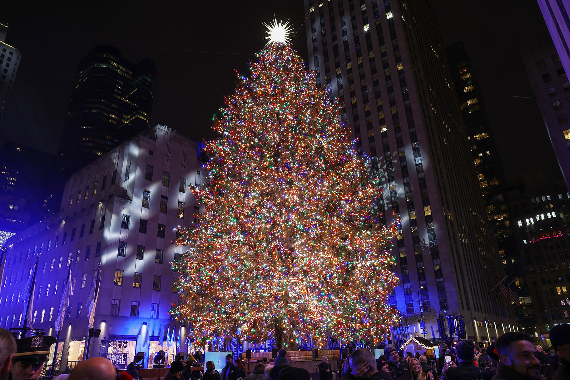 Rockefeller christmas tree lighting 2022