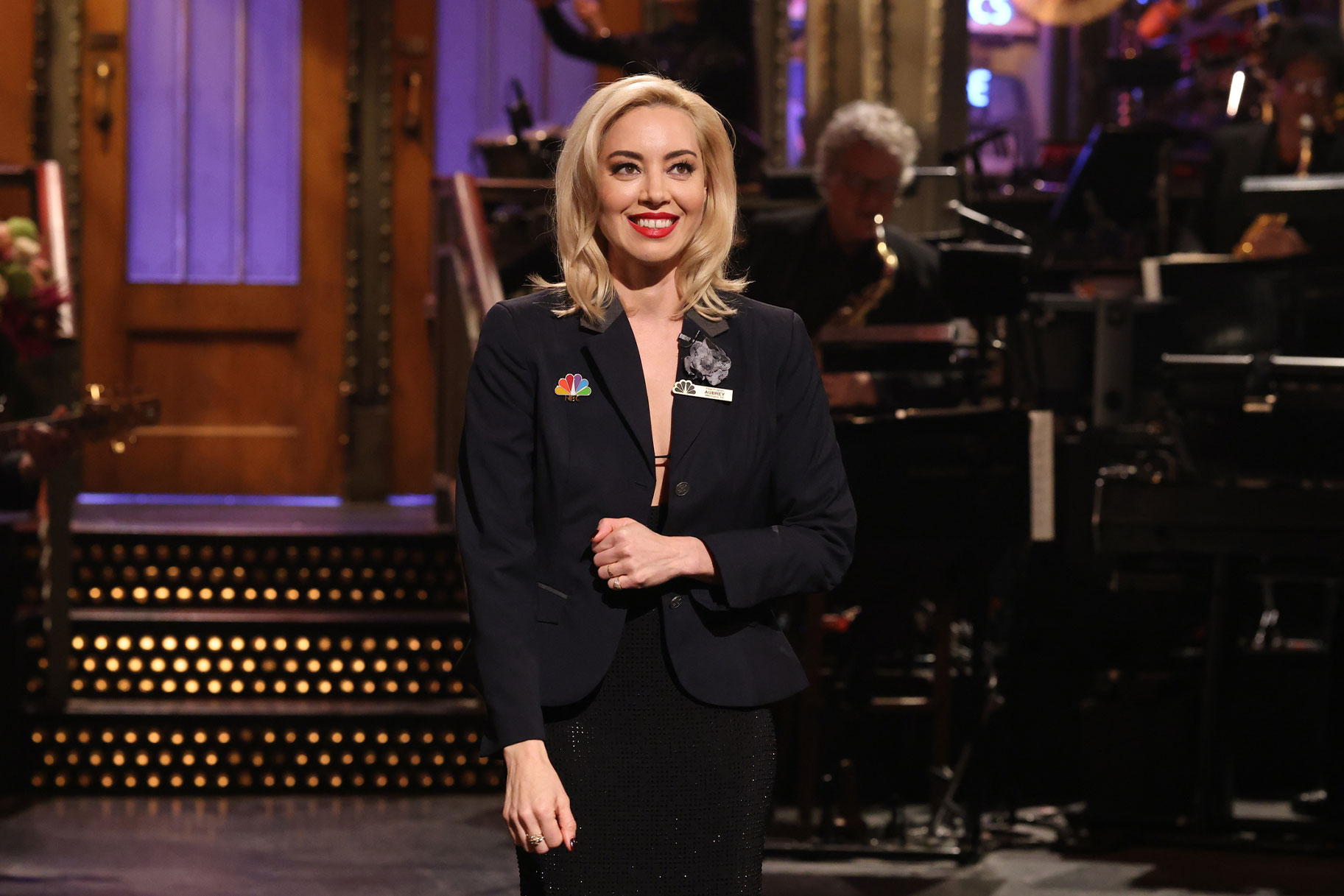 Watch Aubrey Plaza's Hilarious SNL Opening Monologue and Sketches