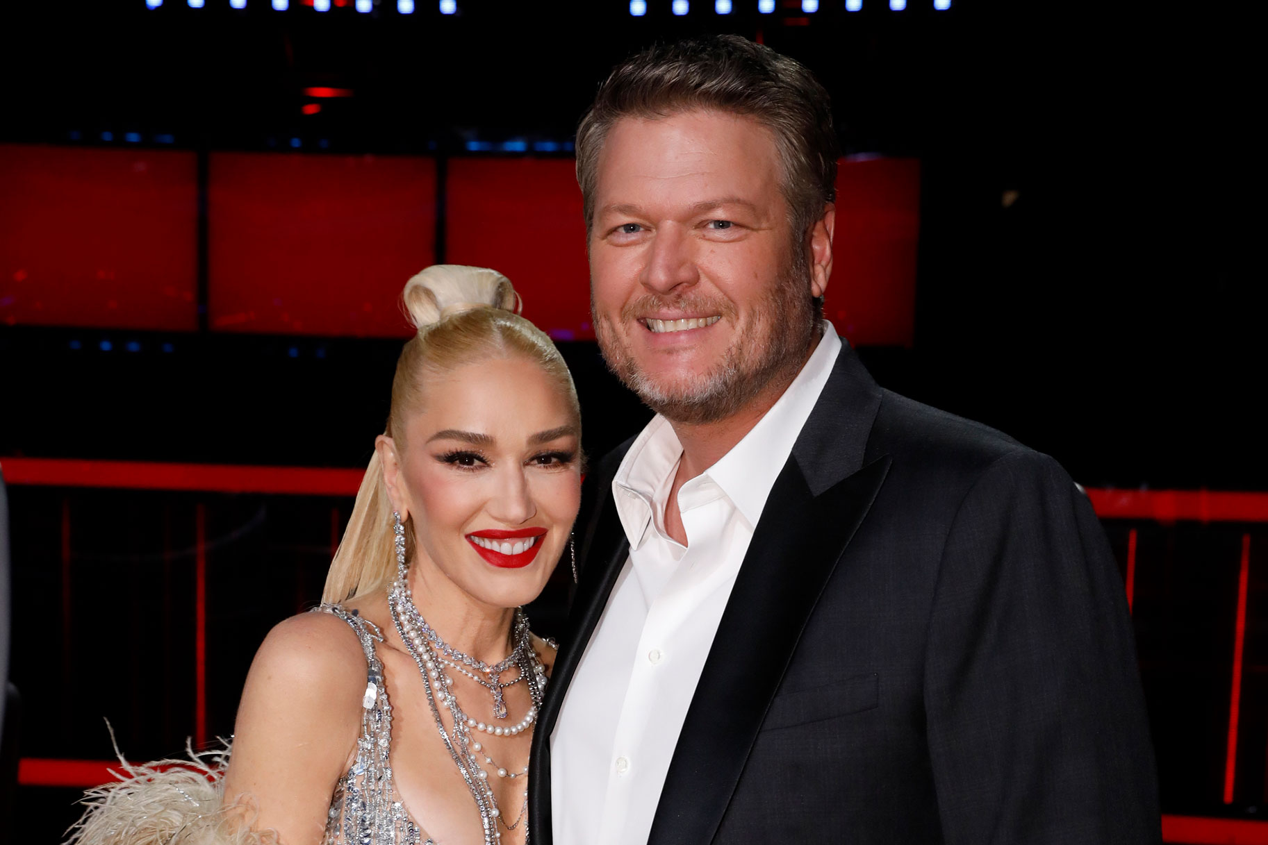 Blake Shelton and Gwen Stefani posing and smiling together