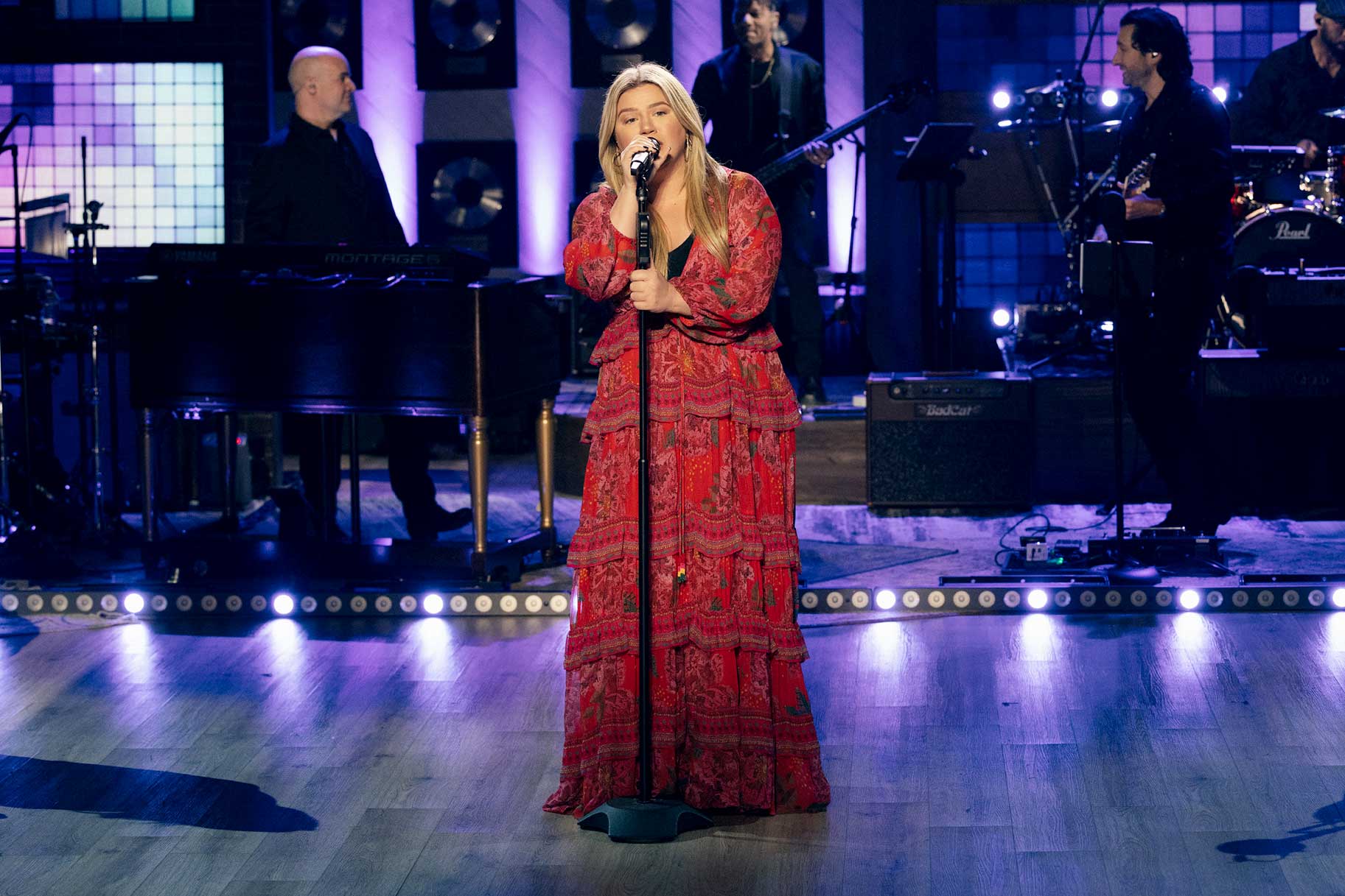 Kelly Clarkson Performs on The Kelly Clarkson Show