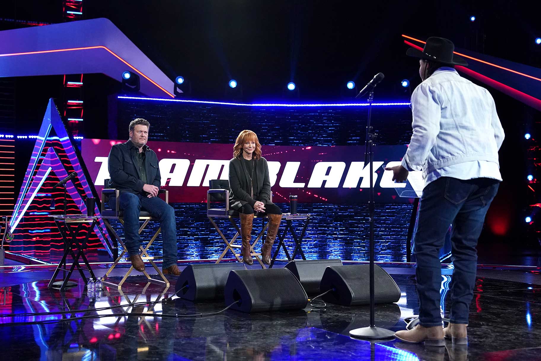 Blake Shelton, Reba McEntire and NOVIAS appear on The Voice.