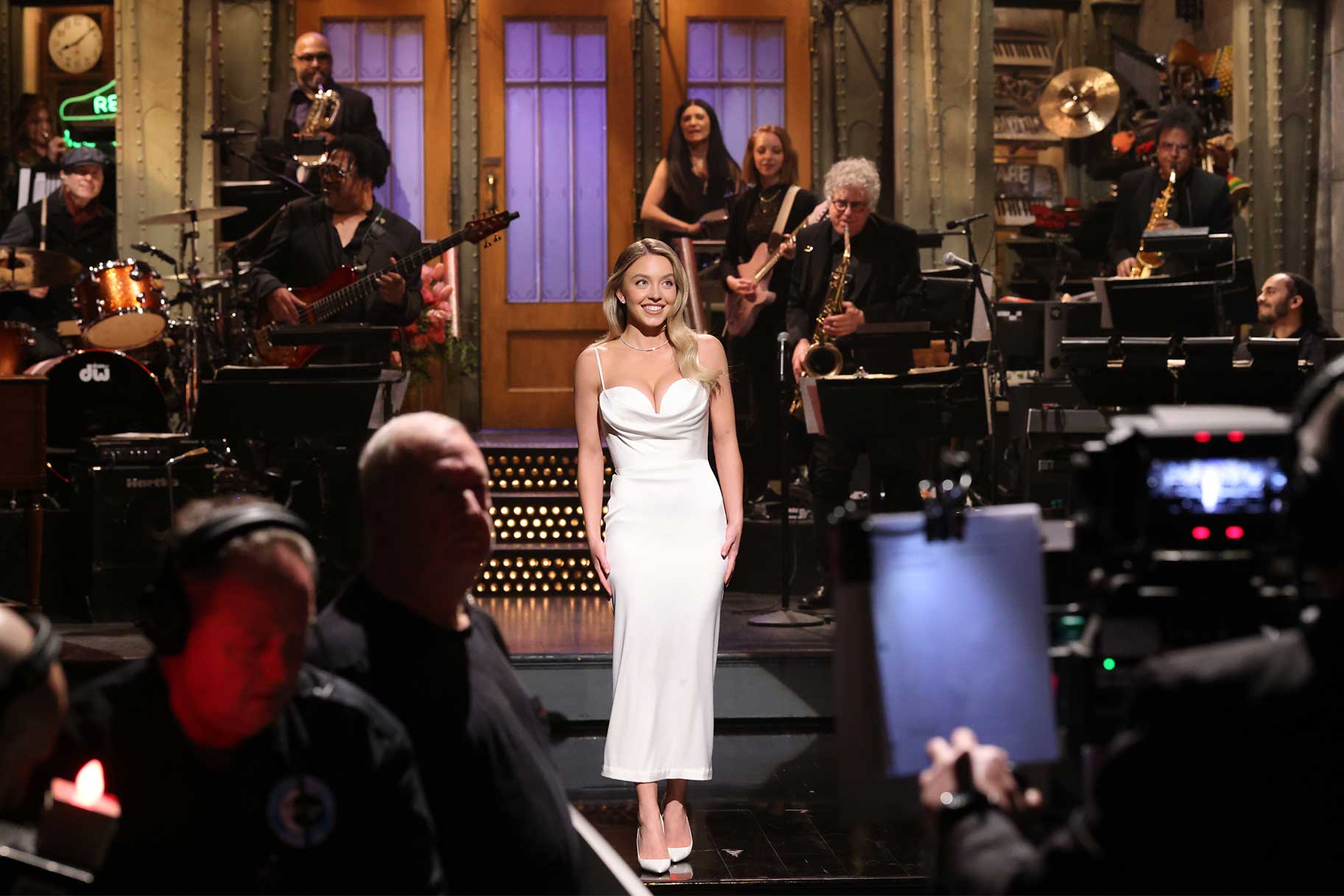 Watch Sydney Sweeney's SNL Sketches and Monologue Featuring Glen Powell