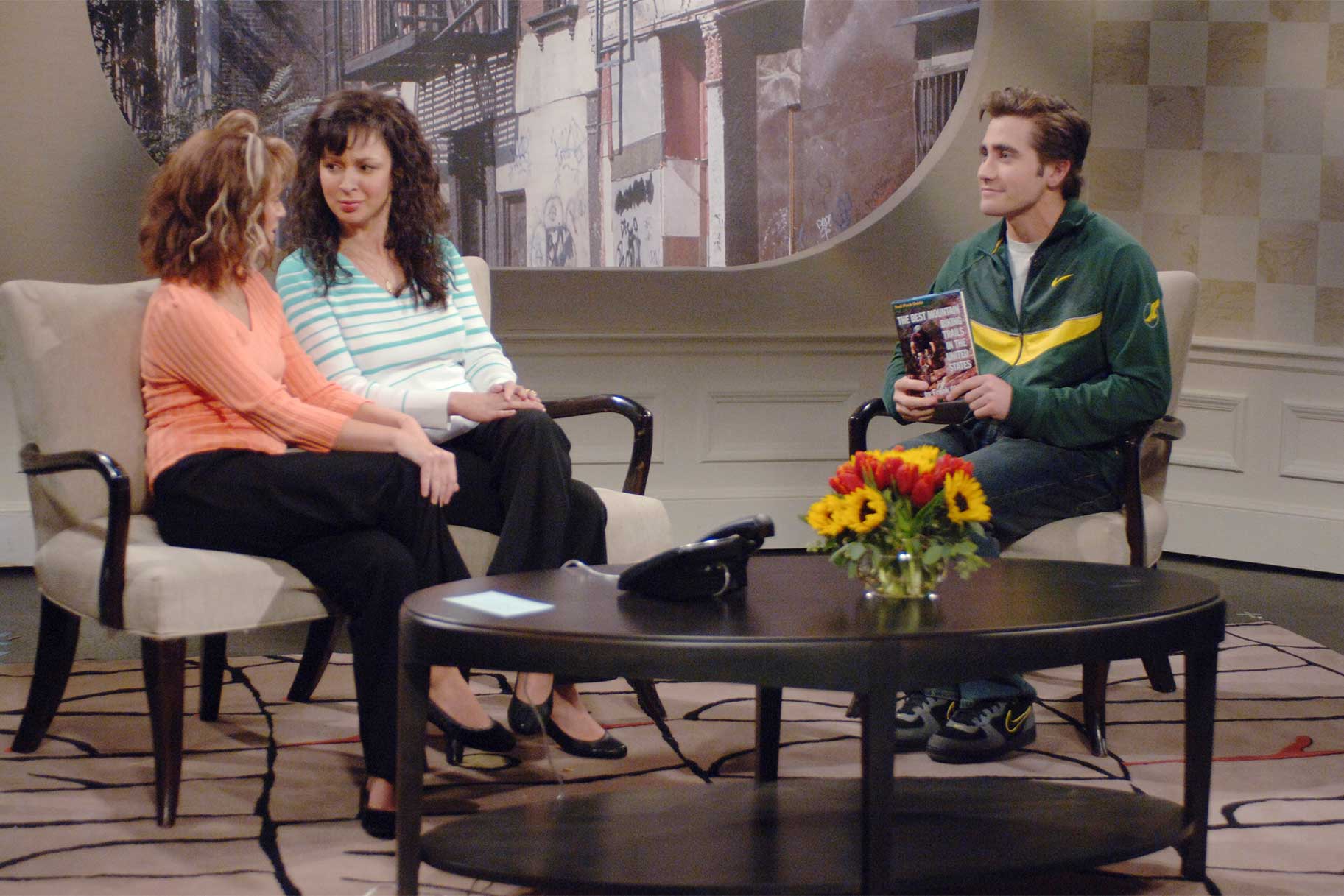 SNL Watch Jake Gyllenhaal and Maya Rudolph's Perfect "Bronx Beat