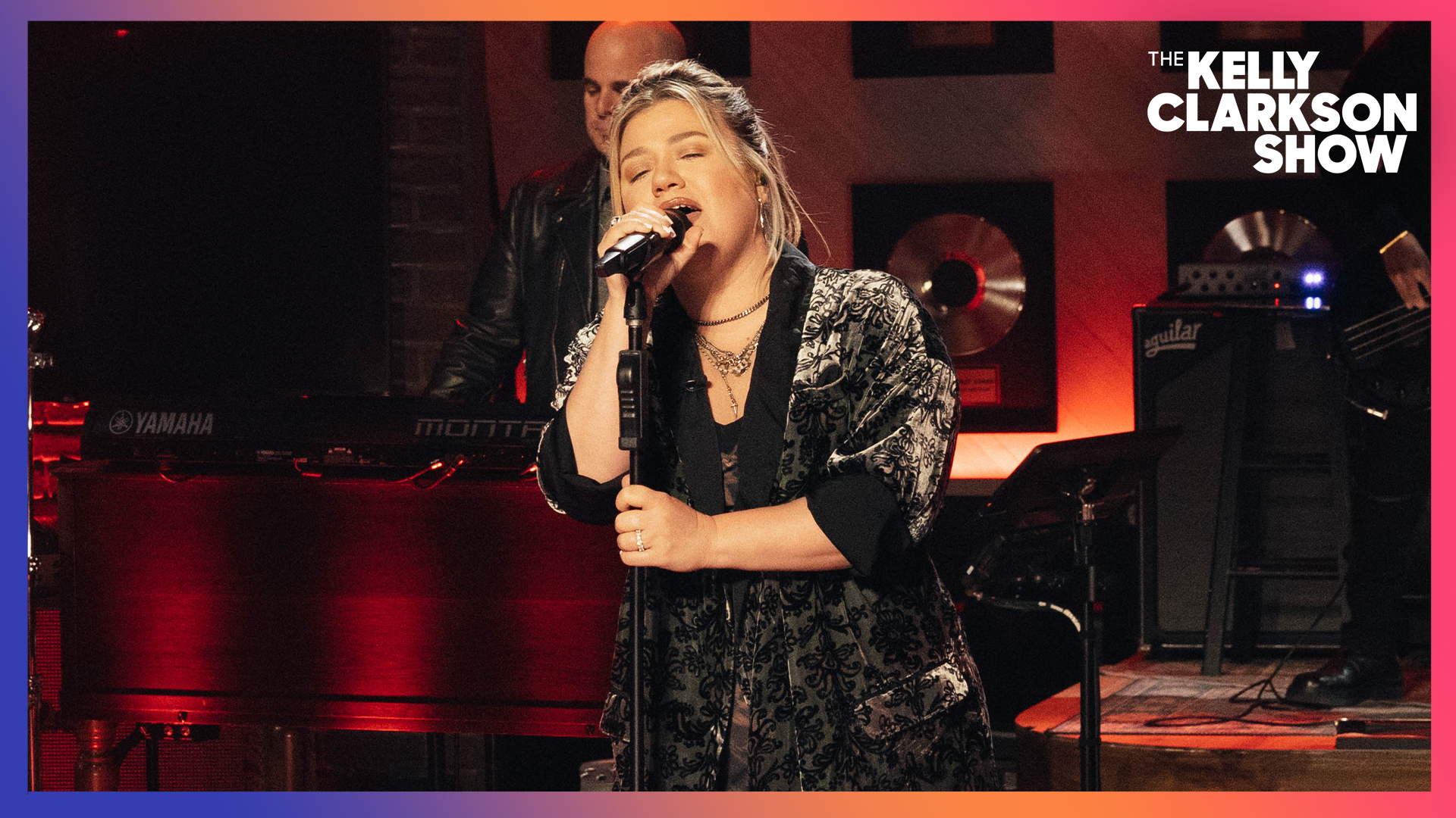 How Kelly Clarkson Stops Herself From Crying On Stage | NBC Insider