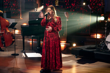 Kelly Clarkson performing