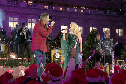 Blake Shelton and Gwen Stefani perform during Christmas In Rockefeller Center
