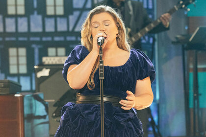 Kelly Clarkson performing on New Years Eve