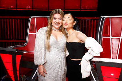 Kelly Clarkson and Ariana Grande together on The Voice.