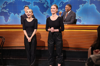 Julia Stiles and Chloe Fineman dance during weekend update on SNL episode 1851