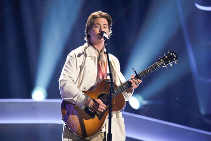 Kyle Schuesler performs on The Voice Episode 2506