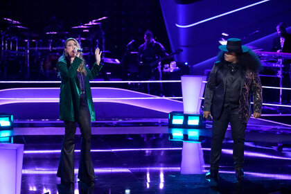Alyssa Crosby and Asher Havon appear in Season 25 Episode 7 of The Voice.