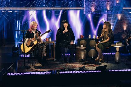 Nancy and Ann Wilson perform as Kelly Clarkson watches on The Kelly Clarkson Show Episode 7I121.