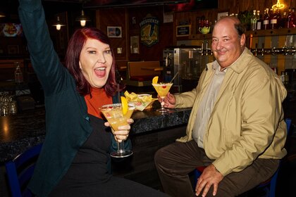 Brian Baumgartner and Kate Flannery enjoy Chili's margaritas.