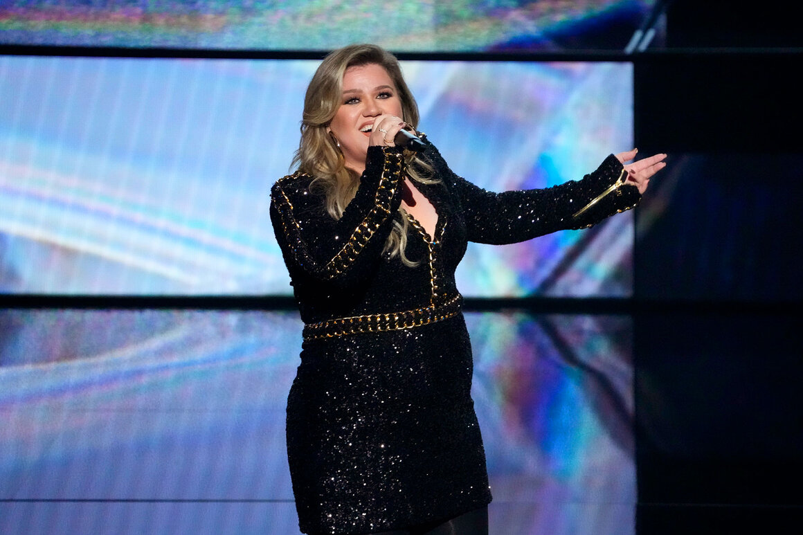 11 Times Kelly Clarkson's Voice Was Not of This Planet | NBC Insider