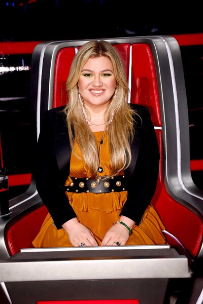 Kelly Clarkson in the judges chair on The Voice.