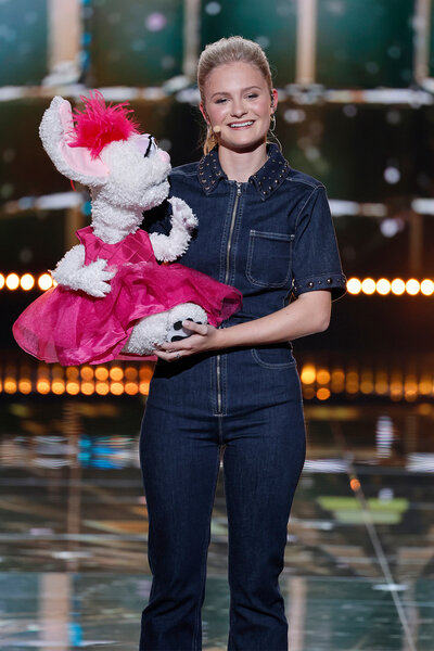 Darci Lynne on stage during AGT Fantasy League Episode 104