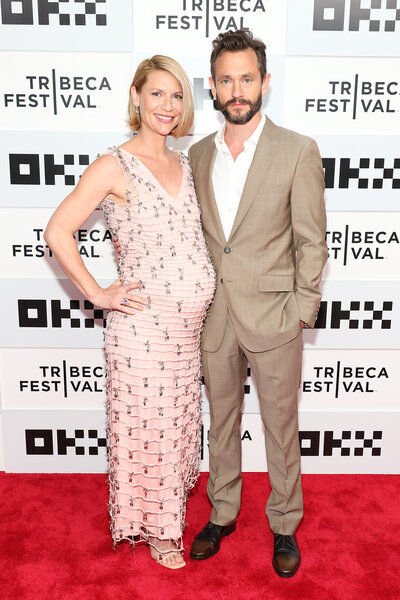 Claire Danes and Hugh Dancy arrive on the red carpet and pose together for the "Full Circle" premiere