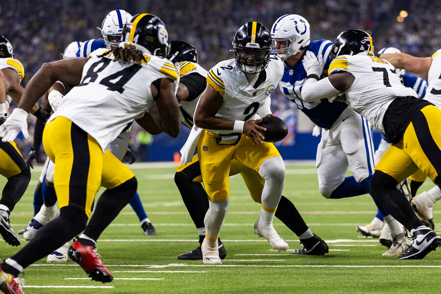 An energetic football stadium ready for the 2025 Pittsburgh Steelers season schedule games.