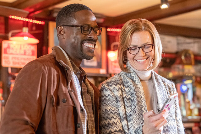 Sterling K Brown And Mandy Moore as Randall and Rebecca on This Is Us