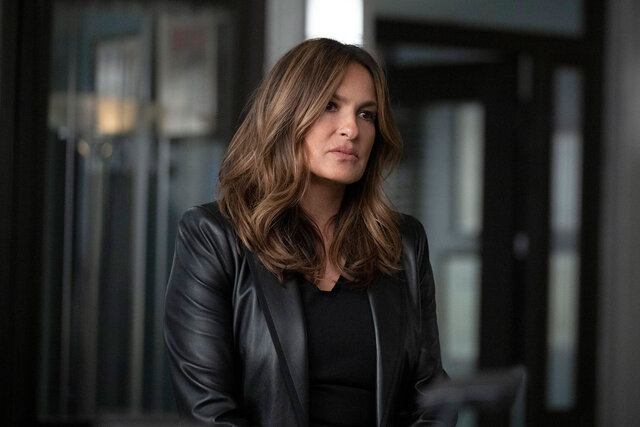 Olivia Benson with long, golden highlighted hair