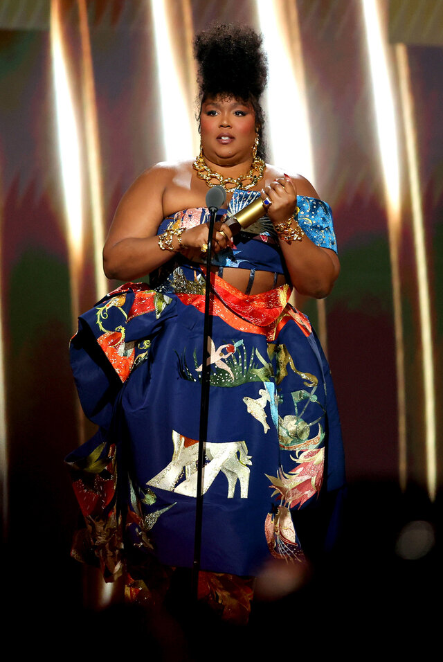 Lizzo attends the 2022 People Choice Awards