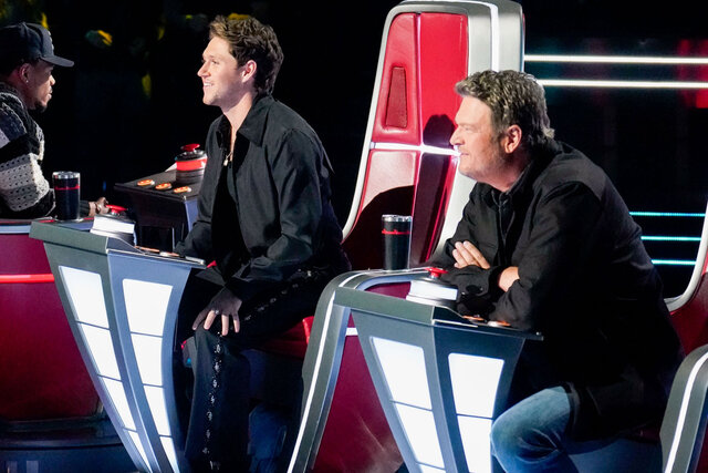 Blake Shelton and Niall Horan on The Voice