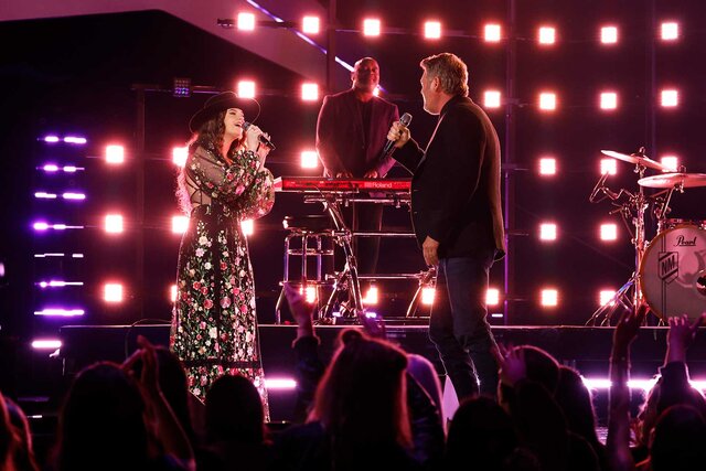 Grace West and Blake Shelton performing on The Voice Finale.