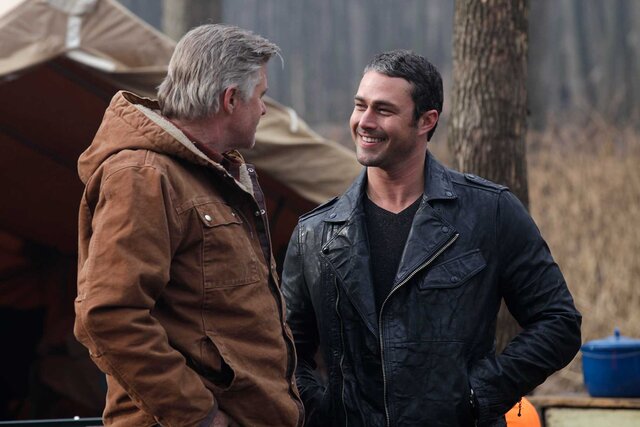 Actors Treat Williams and Taylor Kinney together in a scene from Chicago Fire.