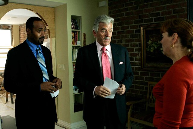 Detective Ed Green (Jesse L. Martin) and Detective Joe Fontana (Dennis Farina) appear in Law and Order.