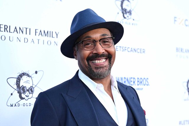 Jesse L. Martin in a blue suit and hat attending the Barbara Berlanti Heroes Gala.