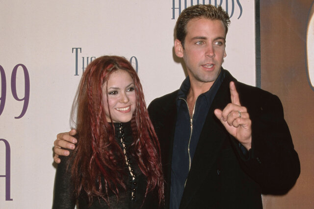 Shakira with Carlos Ponce in 1999