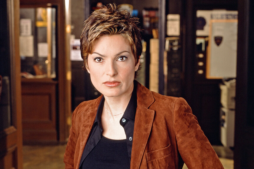 Olivia Benson with a short pixie haircut