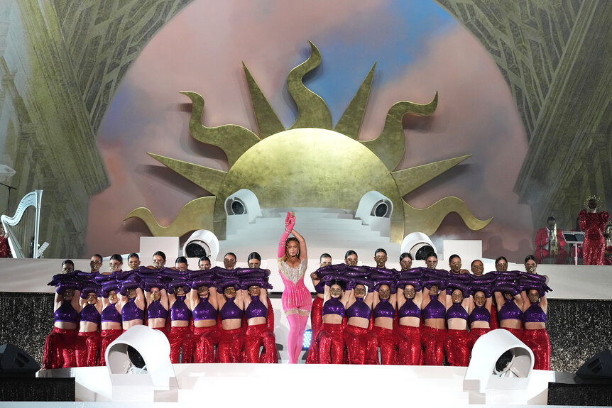 The Mayyas and Beyonce perform at the Atlantis The Royal