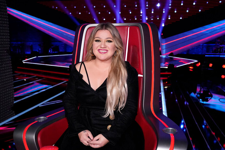 Kelly Clarkson on The Voice 2301