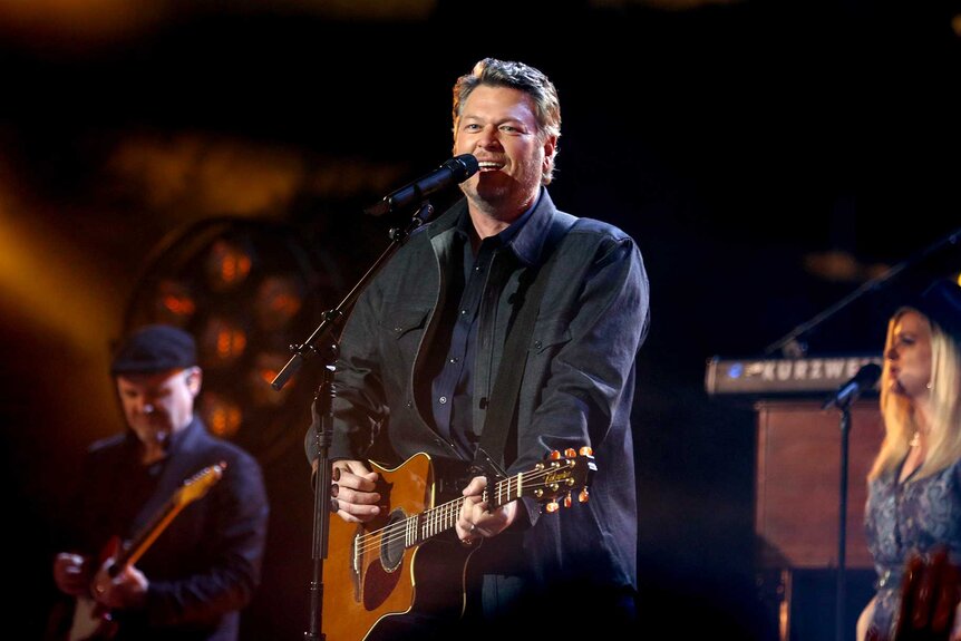Blake Shelton Sings the New The Fall Guy Theme Song (LISTEN) NBC Insider