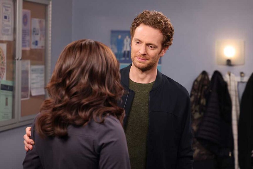 Maggie Lockwood (Marlyne Barrett) and Will Halstead (Nick Gehlfuss) appear in Chicago Med.