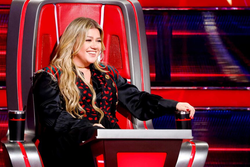 Kelly Clarkson appears on The Voice.