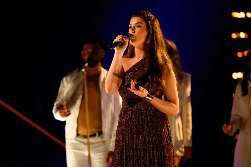 Grace West performing on The Voice.