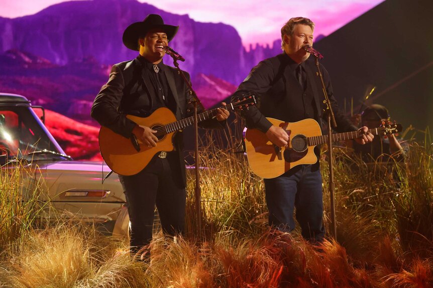 NOIVAS and Blake Shelton performing on The Voice Finale.