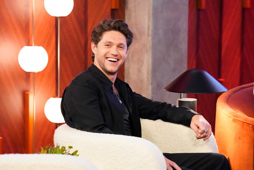 Niall Horan appears on The Voice.