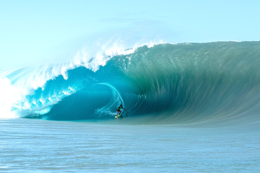 Lucas Chianca surfing.