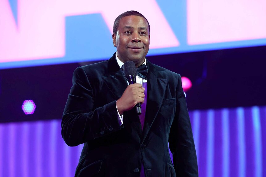 Kenan Thompson appears on stage during the People's Choice Awards.