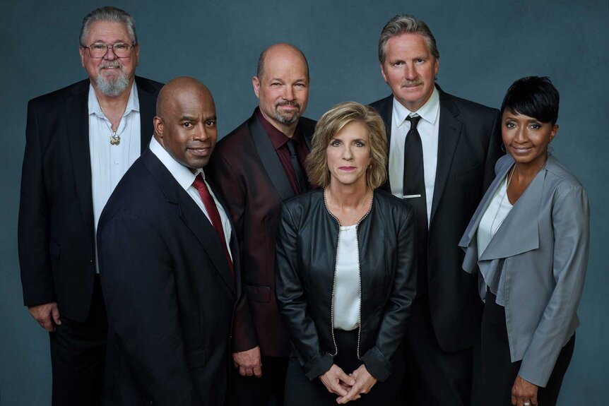Johnny Bonds, Aaron Sam, Abbey Abbondandolo, Kelly Siegler, Steve Spingola, Tonya Rider appear in a promotional photo for Cold Justice.
