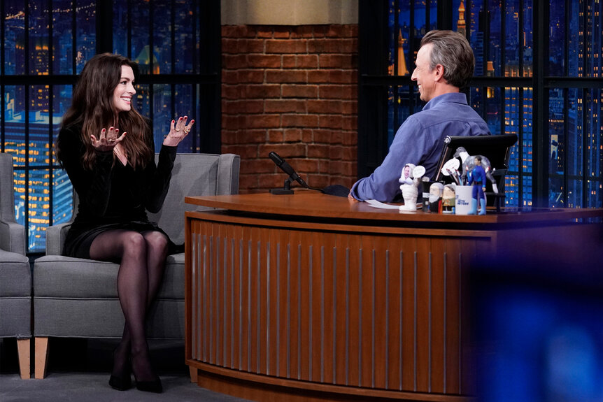 Anne Hathaway and Seth Meyers Compare Their Sweet Wedding Anniversary ...