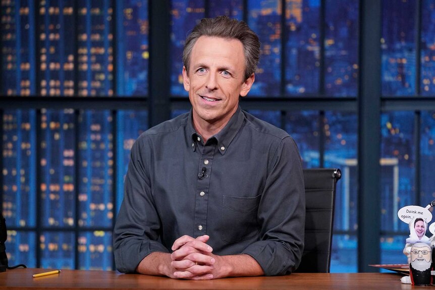 Seth Meyers sits at his desk on Late Night With Seth Meyers epiosde 1431